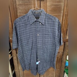 Van Heusen Men's Short Sleeve Casual Shirt Large Blue Wrinkle & Stain Free